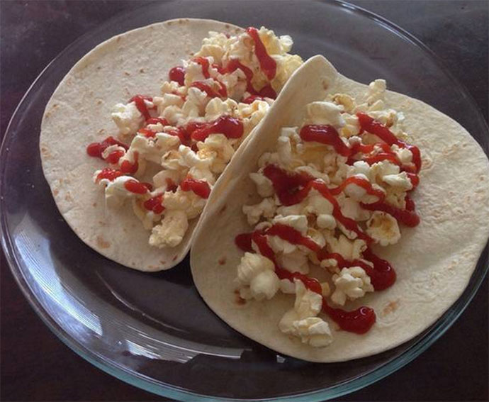 wrap-popcorn-ketchup