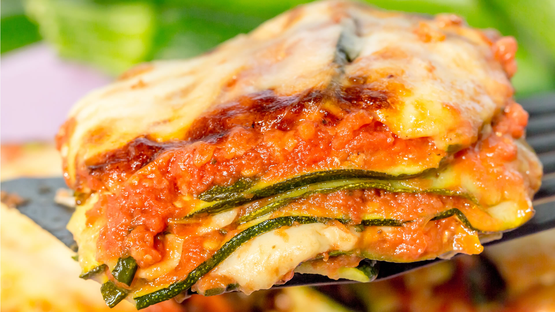 Parmigiana di zucchine: strati su strati di deliziosa filante bontà – Ricette di Cucina e Articoli su Gastronomia, Prodotti Tipici e Territorio.